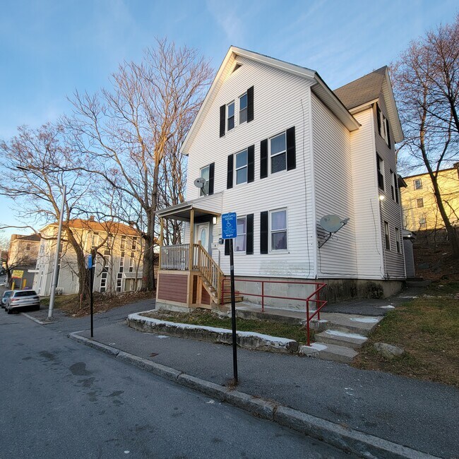 Building Photo - 81 Bellevue St