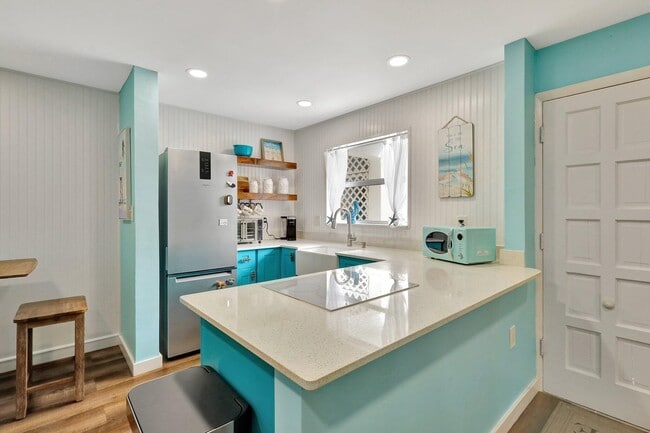 Building Photo - 11000 S Ocean Dr