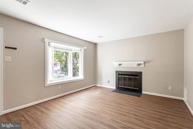 Building Photo - 523 Bunker Hill Ct