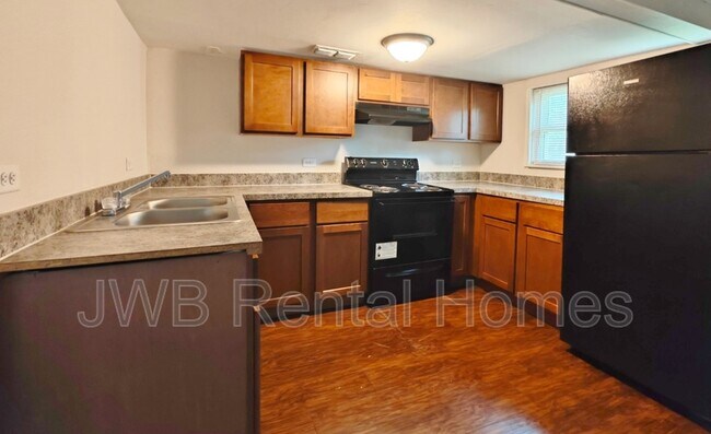 Building Photo - 573 E 55th St