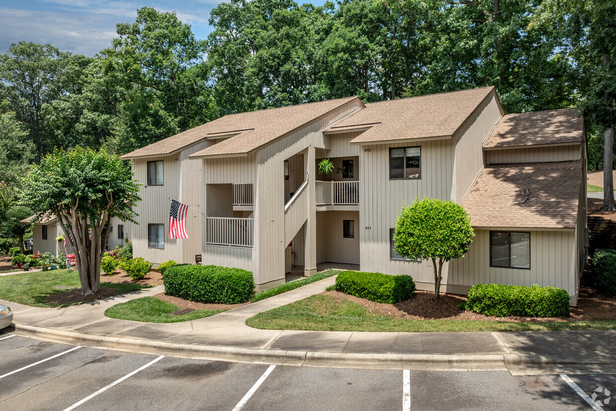 Primary Photo - Peachtree Place Apartments