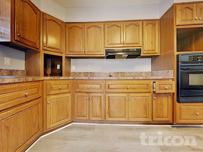 Foto del edificio - 8588 Lamanto Ave N