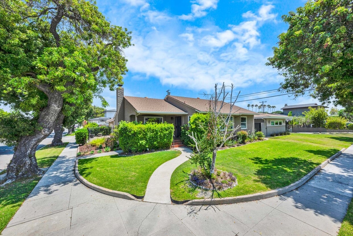 Foto principal - 3344 Ladoga Ave
