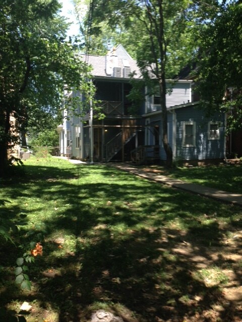 Parte trasera de la propiedad - 1104 Cherokee Rd