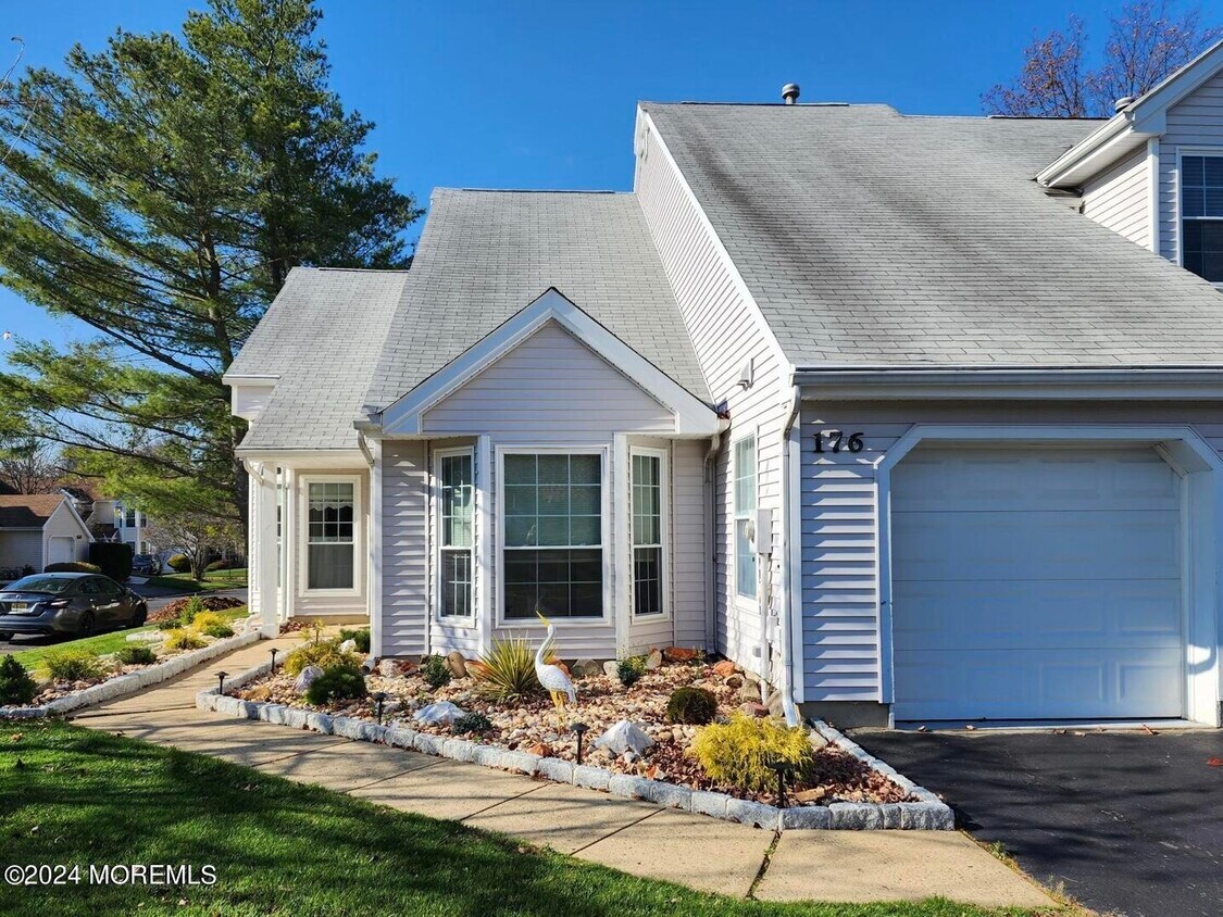 Foto principal - 176 Primrose Ln