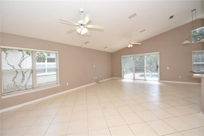 Building Photo - 11 Deerfield Ct