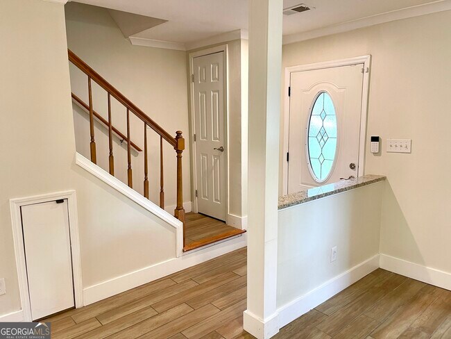 Foto del edificio - 696 Redland Dr