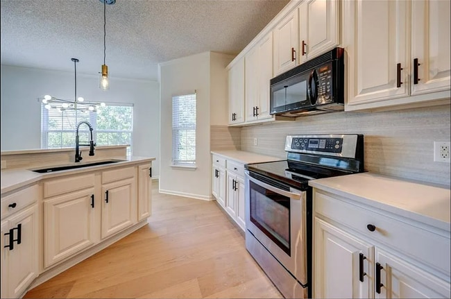 Building Photo - 15922 W 91st Terrace