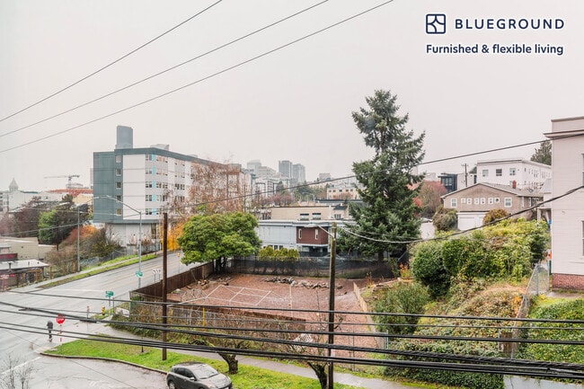 Foto del edificio - 622 Rainier Ave S