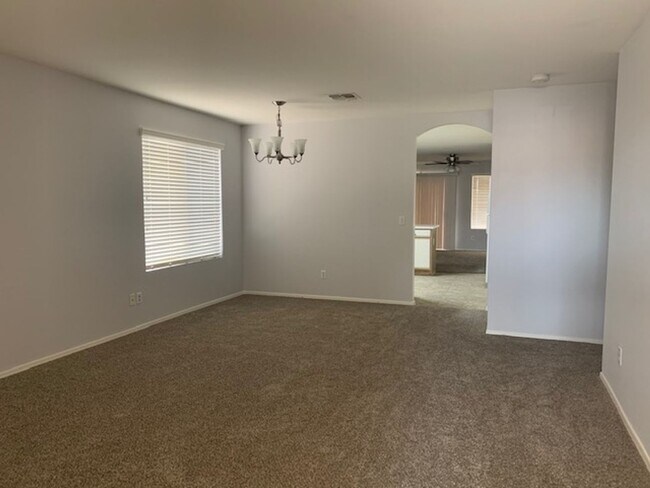 Building Photo - 4 bedroom at Signal Butte/Southern