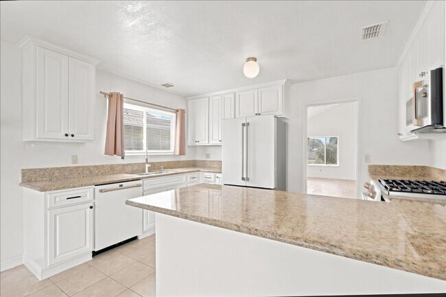 Foto del edificio - 1379 San Juan Rd