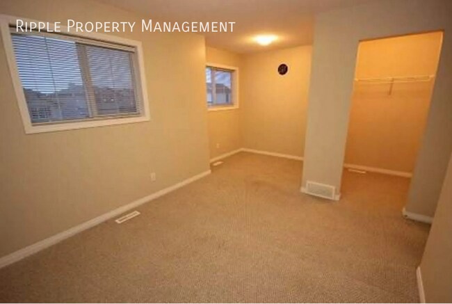 Building Photo - MODERN TWO STORY 3 BEDS/ 1,5 BATHS TOWNHOUSE