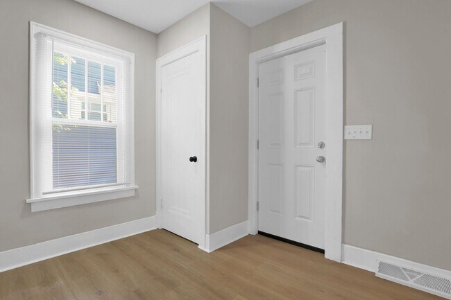 Foto del edificio - Updated 3 Bedroom, 2 Bathroom Home with Sp...