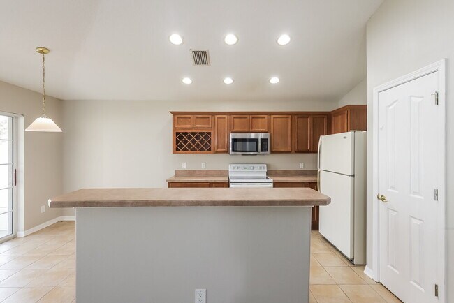 Building Photo - 11160 Golden Silence Dr