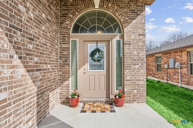 Building Photo - 6231 Ambrose Cir