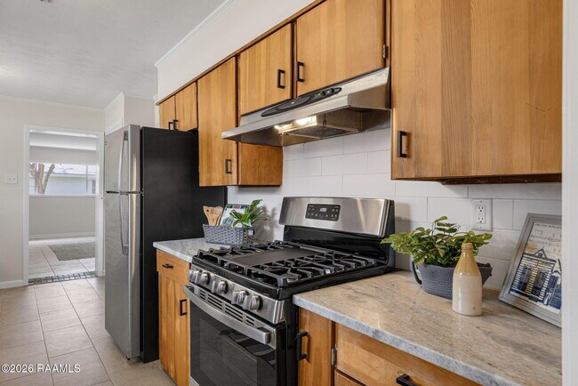 Building Photo - 209 Karen Dr