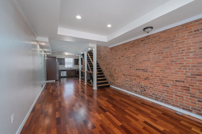 Building Photo - 3218 E Lombard St