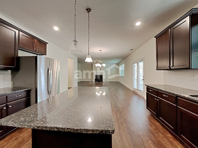 Building Photo - 453 Juniper Bluff