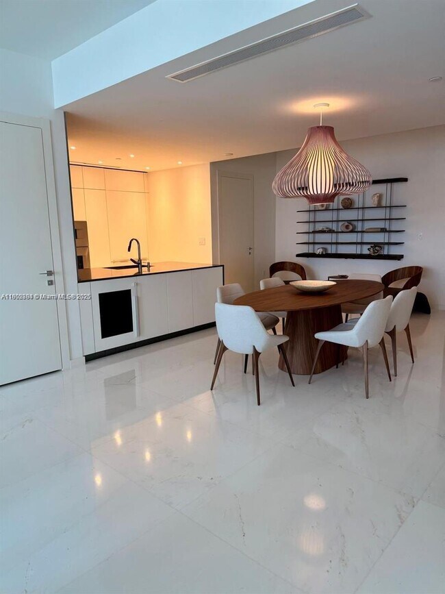 Foto del edificio - 300 Biscayne Blvd Way