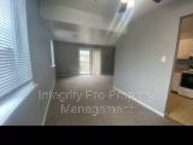Building Photo - 135 Manor Dr