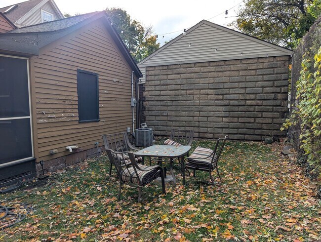 Foto del edificio - 2484 W 10th St