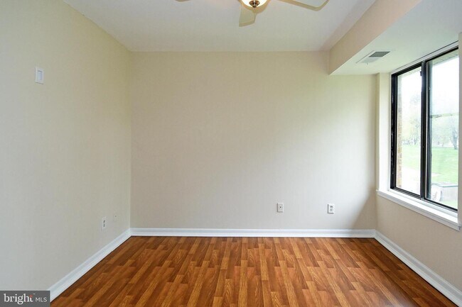 Building Photo - 5476 Cedar Ln