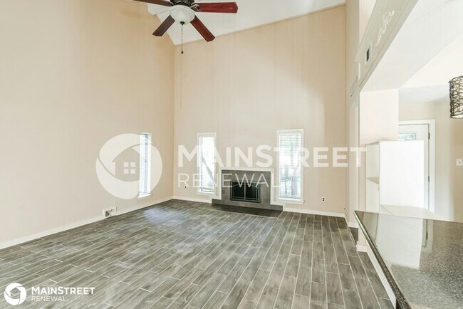 Building Photo - 2524 MacKinnon Dr