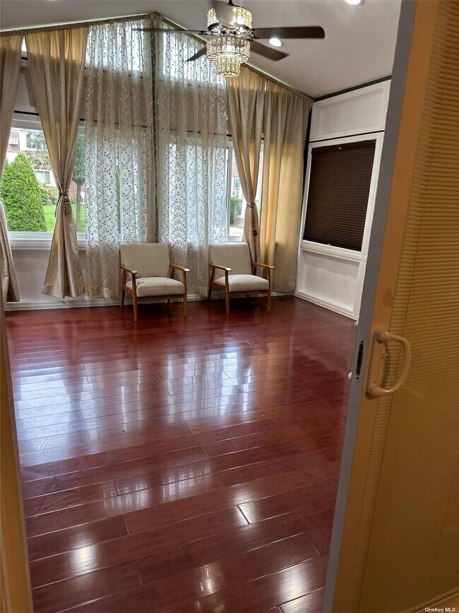 Foto del edificio - 261-16 Langston Ave