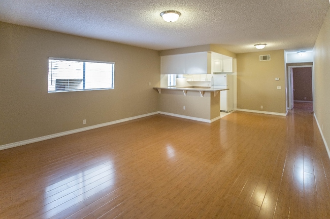 Photo - 1939 Beloit Ave Apartment