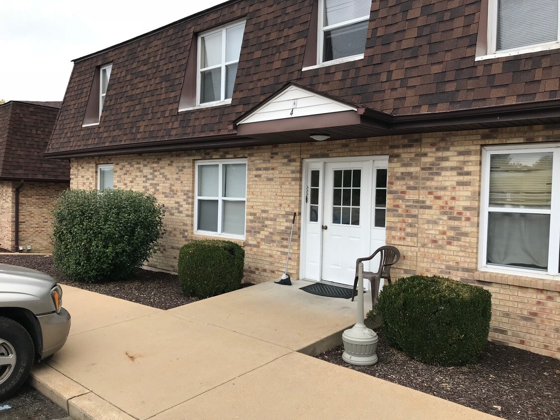 8 Fiedler Cir, Fenton, MO 63026 Apartments in Fenton, MO