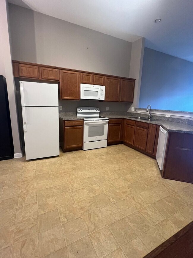 Foto del edificio - Spacious 3BR Home with Bonus Room in Prime...