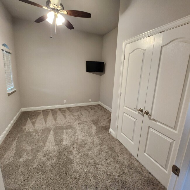 Building Photo - 1312 Carancho Dr