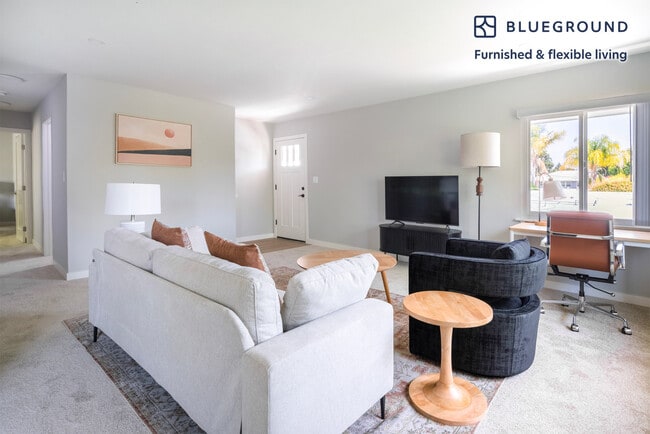 Building Photo - 838 Roble Ave