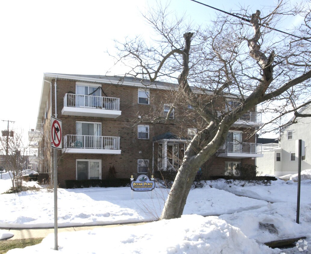 Primary Photo - 300 7th Ave