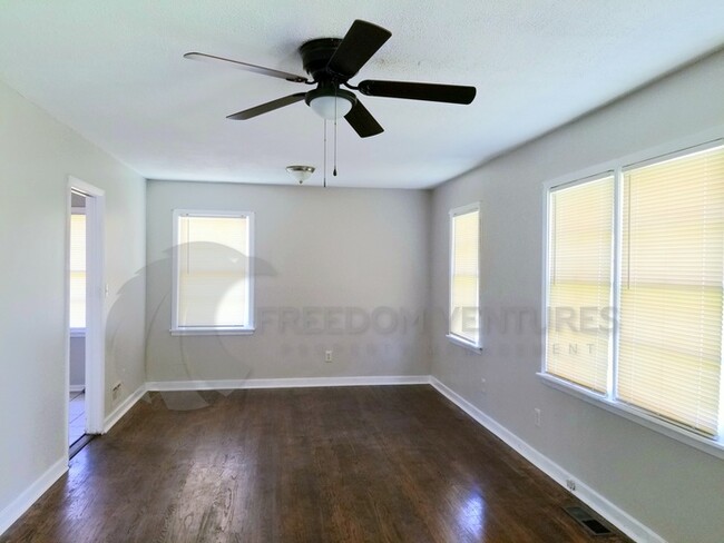 Building Photo - 5821 Walnut Grove Rd