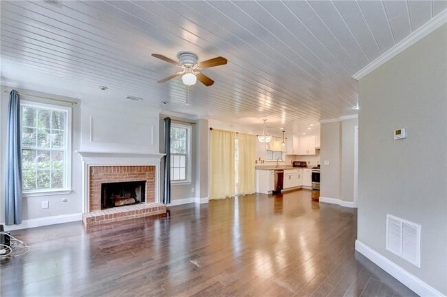Building Photo - 725 Manor Glen Dr NW