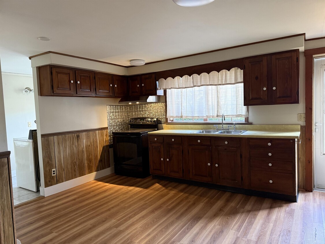 Primary Photo - 46 Saw Mill Hill