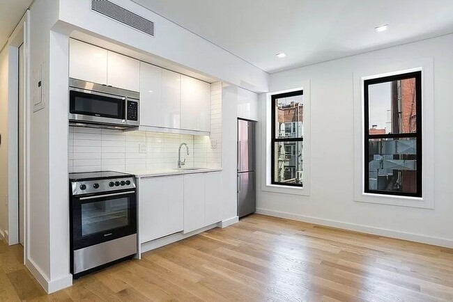 Building Photo - 146 Mulberry St