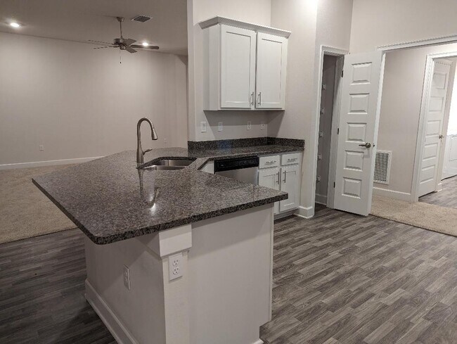 Foto del edificio - 5842 NW Cullom Cir