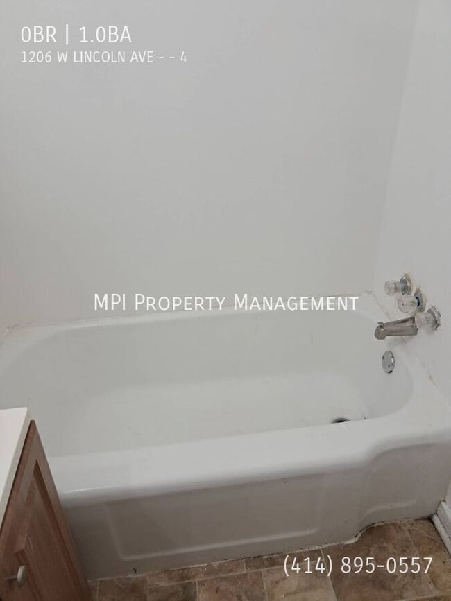 Foto del edificio - 1206 W Lincoln Ave