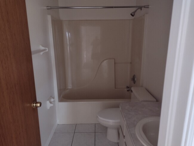 Building Photo - 7422 Pond Cir
