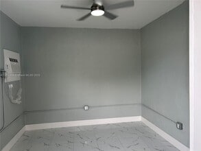 Building Photo - 4340 SW 24th St