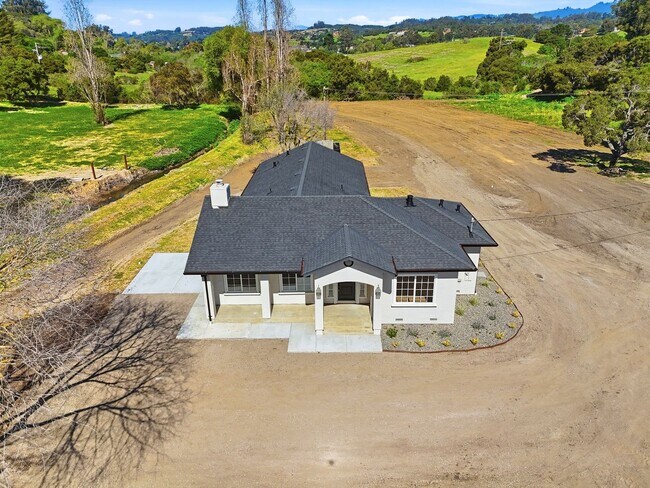 Foto del edificio - Beautiful Gated Country Property