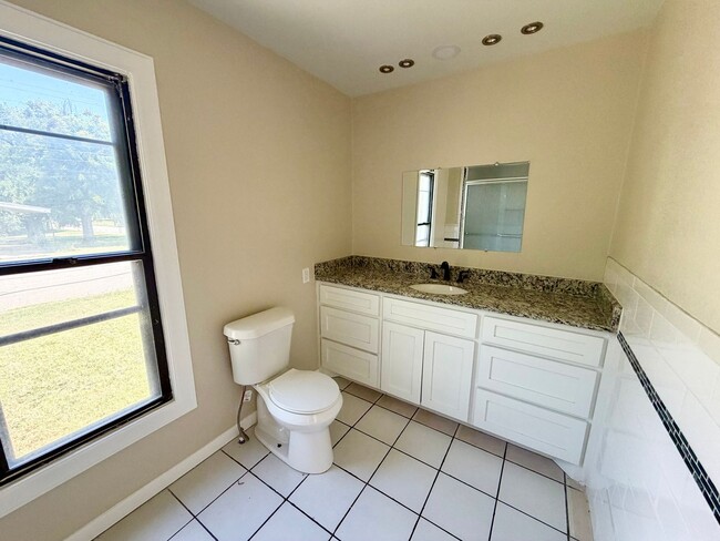 Building Photo - 4 bedroom on a large corner lot in Hewitt!