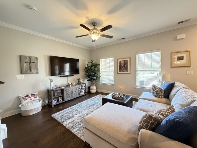 Foto del edificio - 1630 Shadow Green Dr