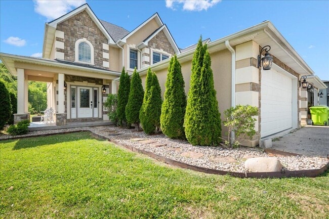 Building Photo - 200 Crooked Creek Dr