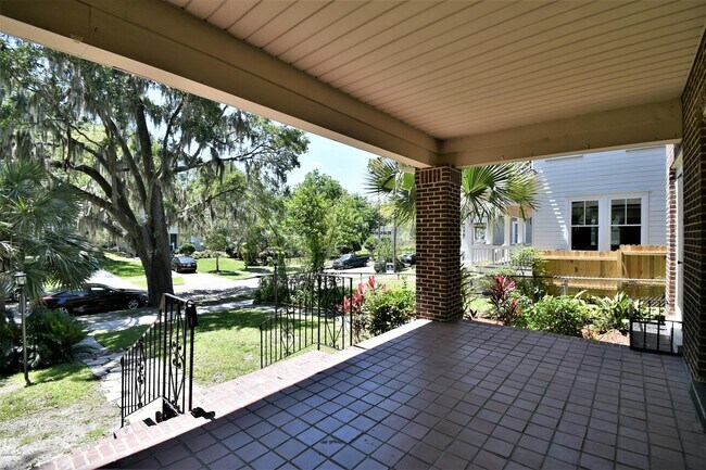 Building Photo - 3623 Valencia Rd