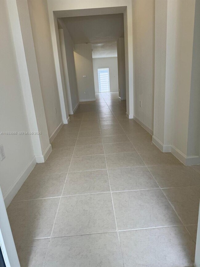 Building Photo - 16124 SW 148th Pl