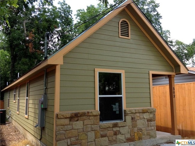 Building Photo - 303 Armstrong St