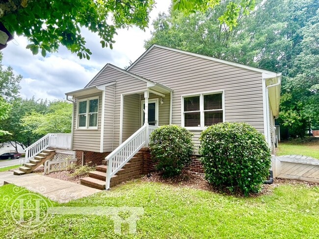 Building Photo - 1121 E Gilbreath St